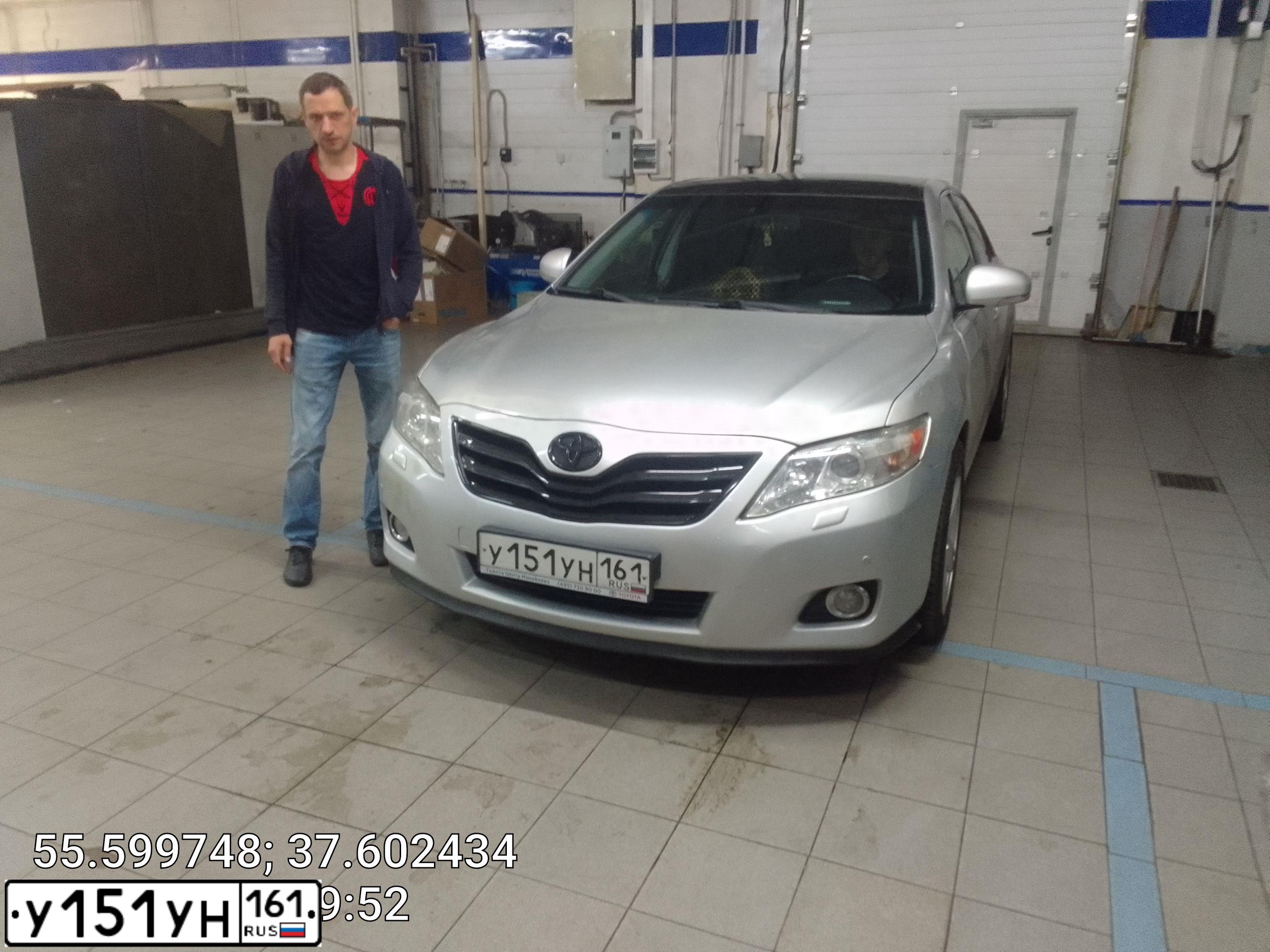 Фото автомобиля TOYOTA CAMRY, 2010 — госномер У151УН161. Цвет: СЕРЫЙ