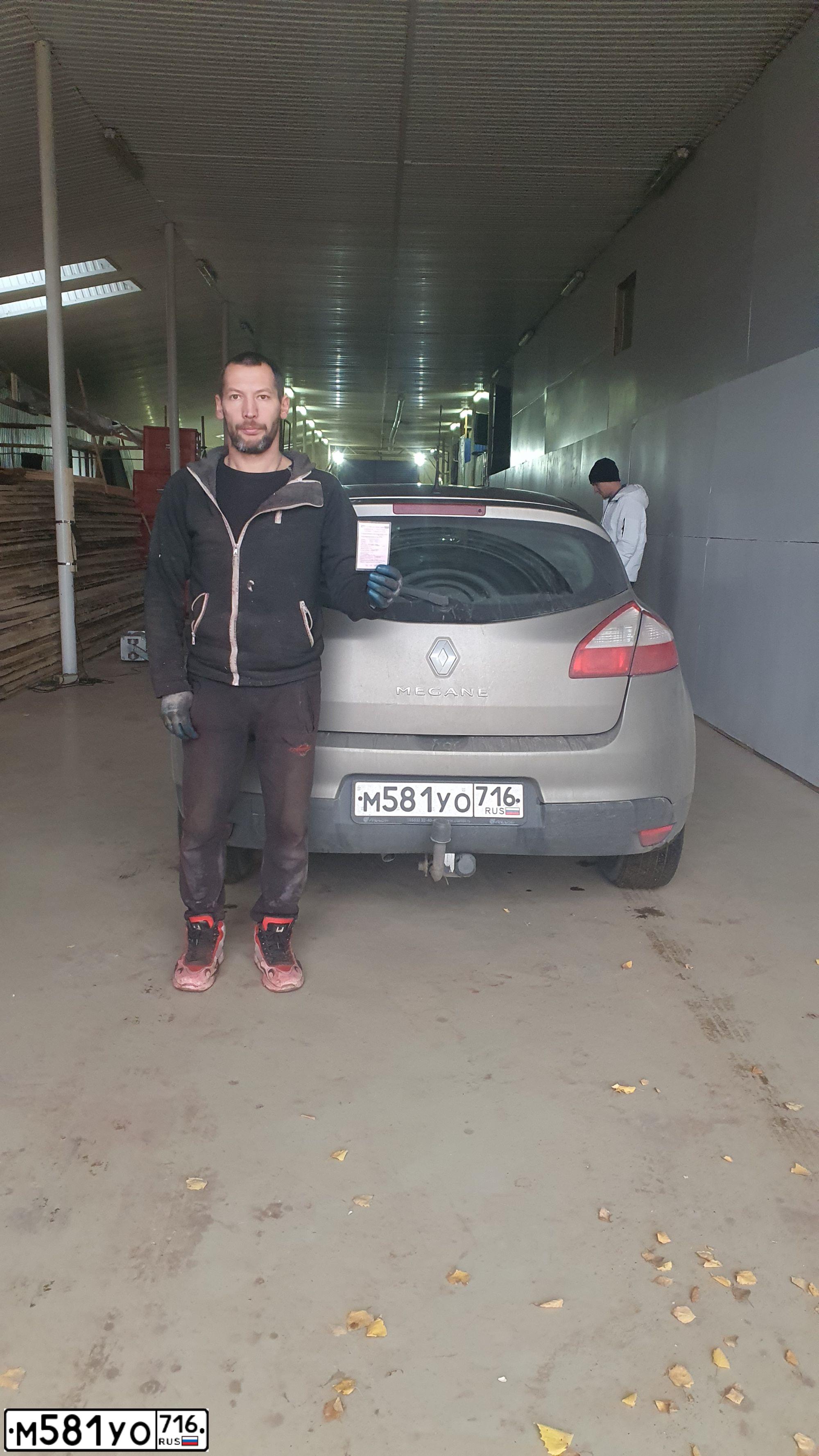 Фото автомобиля RENAULT MEGANE, 2011 — госномер М518УО716. Цвет: БЕЖЕВЫЙ