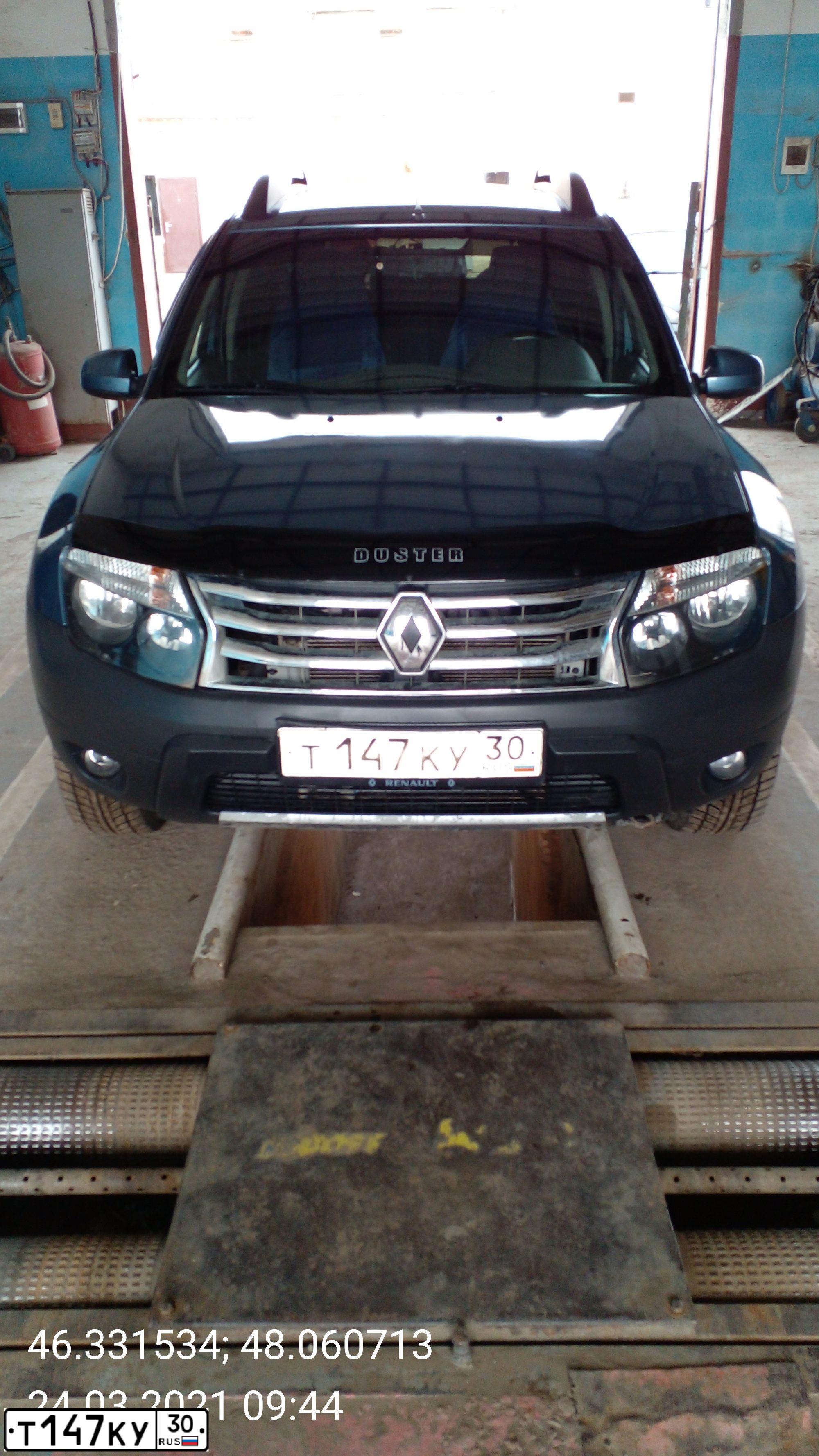 Фото автомобиля RENAULT DUSTER, 2013 — госномер Т147КУ30. Цвет: СИНИЙ