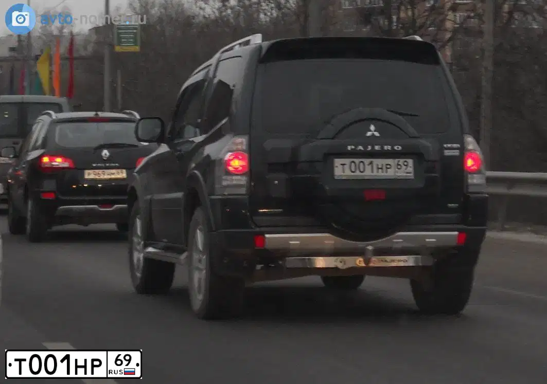 Фото автомобиля MITSUBISHI PAJERO, 2008 — госномер Т001НР69. Цвет: ЗЕЛЕНЫЙ
