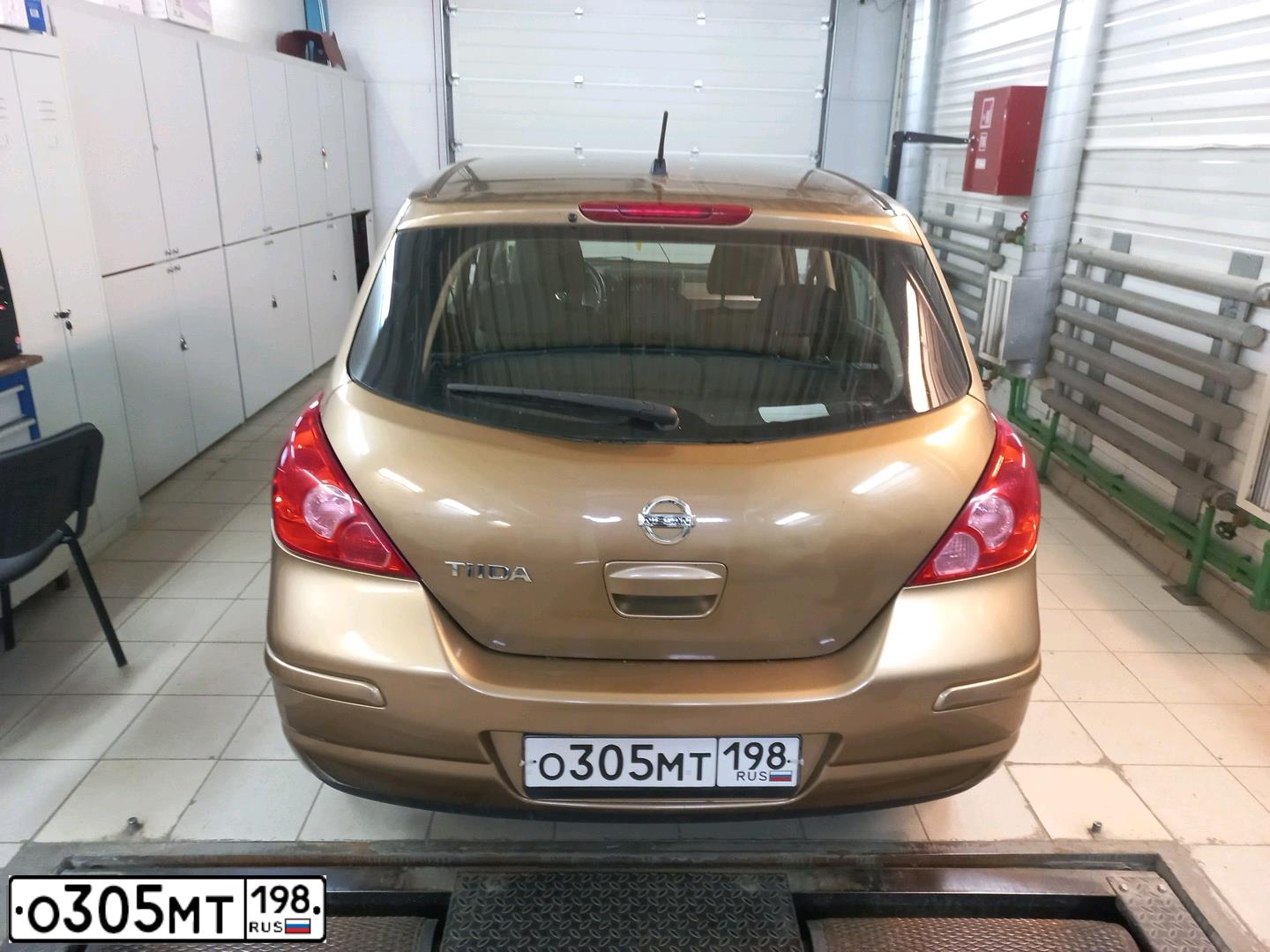 Фото автомобиля NISSAN TIIDA, 2007 — госномер Х545ХА178. Цвет: бронзовый