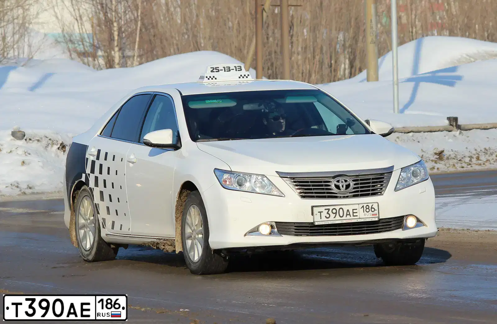 Фото автомобиля TOYOTA CAMRY, 2013 — госномер Р277СК72. Цвет: БЕЛЫЙ