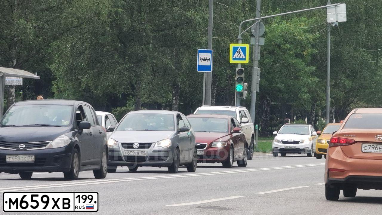 Фото автомобиля VOLKSWAGEN POLO, 2006 — госномер М659ХВ199. Цвет: СЕРЫЙ