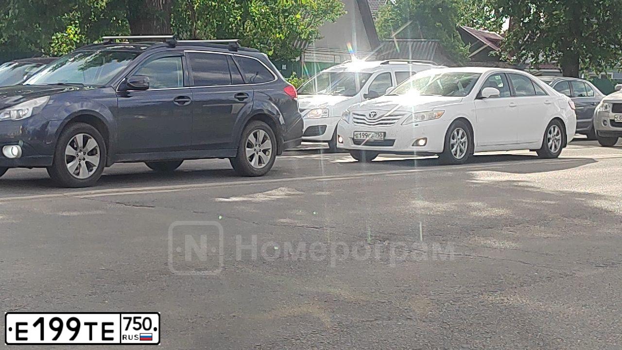 Фото автомобиля RENAULT SANDERO, 2011 — госномер В003УН790. Цвет: СИНИЙ