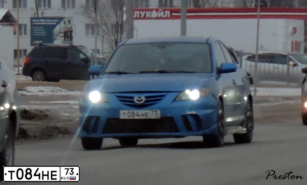 Фото автомобиля MAZDA 3, 2005 — госномер Т084НЕ73. Цвет: синий