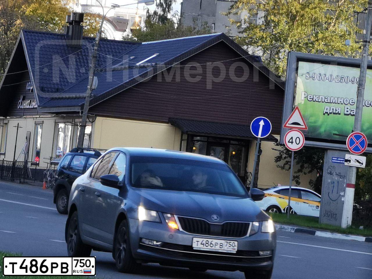 Фото автомобиля SKODA OCTAVIA, 2017 — госномер Т486РВ750. Цвет: ТЕМНО-СЕРЫЙ
