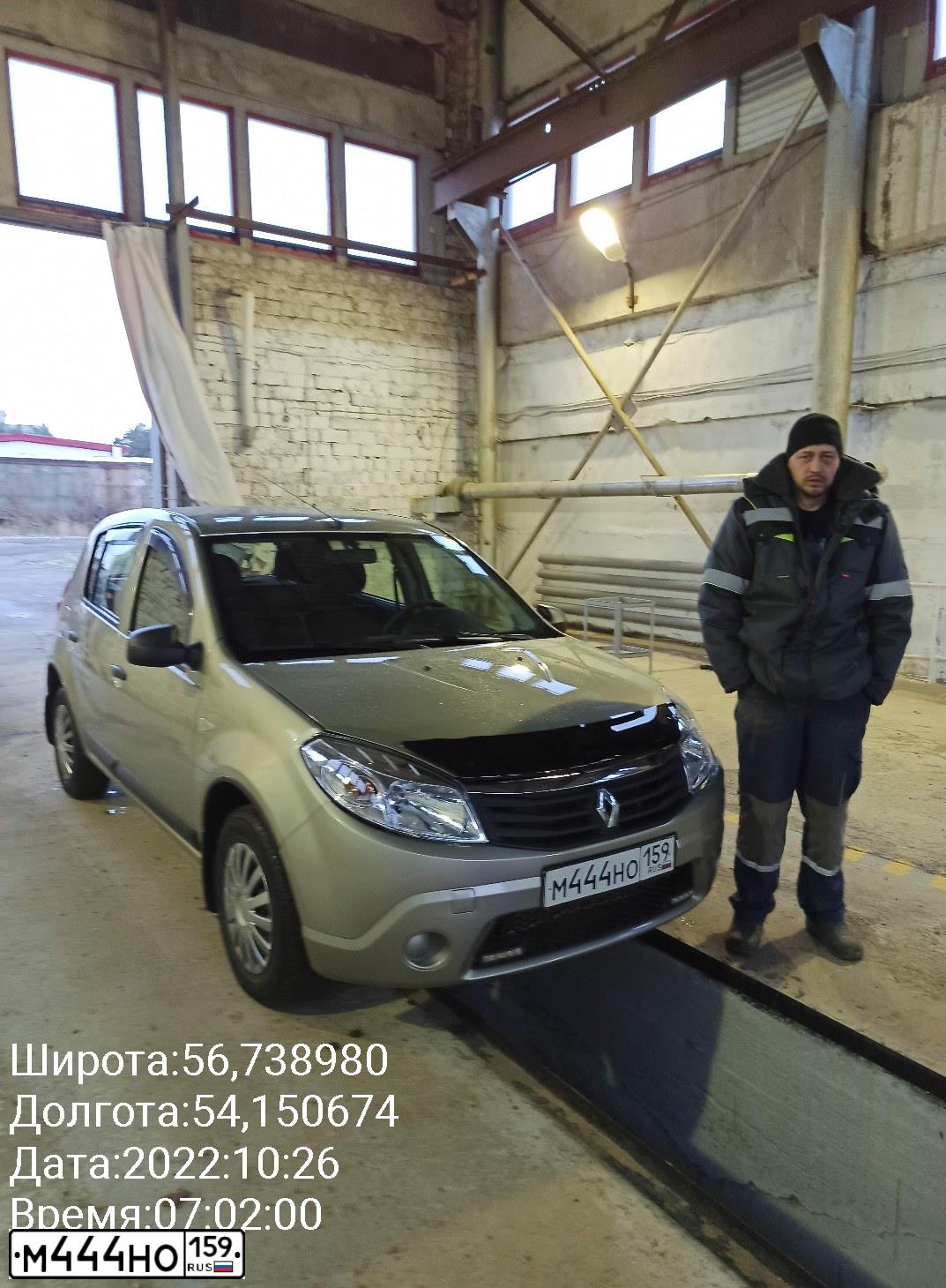 Фото автомобиля RENAULT SANDERO, 2013 — госномер М444НО159. Цвет: БЕЖЕВЫЙ