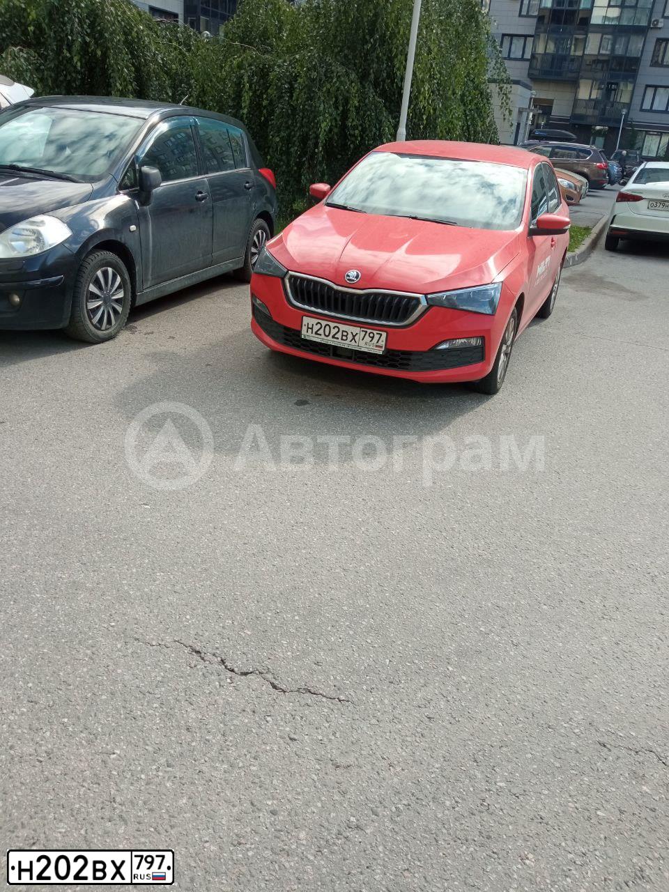 Фото автомобиля SKODA RAPID, 2020 — госномер Н202ВХ797. Цвет: КРАСНЫЙ