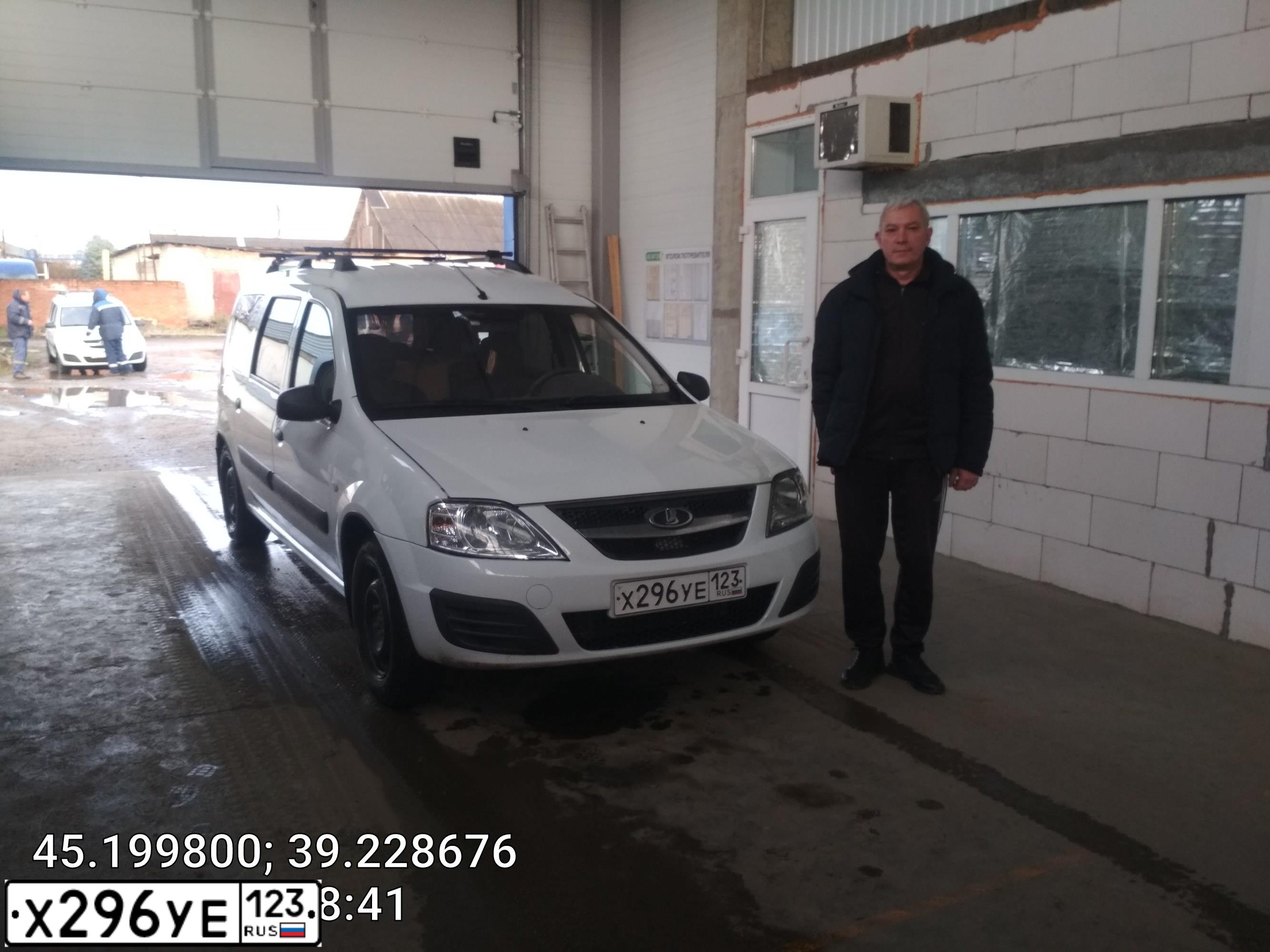 Фото автомобиля LADA LARGUS, 2018 — госномер Х296УЕ123. Цвет: БЕЛЫЙ
