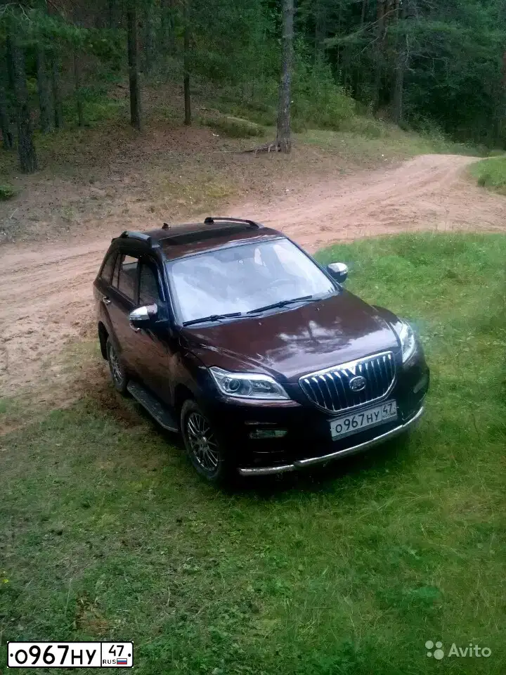 Фото автомобиля LIFAN X 60, 2016 — госномер О239ТМ47. Цвет: КОРИЧНЕВЫЙ