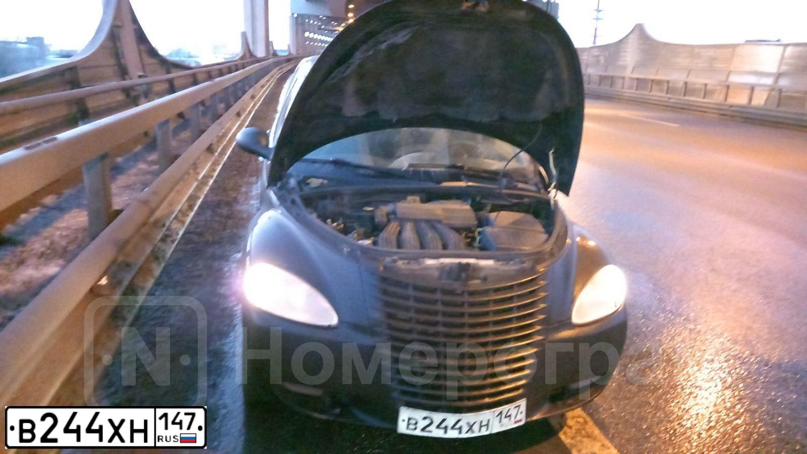 Фото автомобиля CHRYSLER PT CRUISER, 2002 — госномер В244ХН147. Цвет: ЧЕРНЫЙ