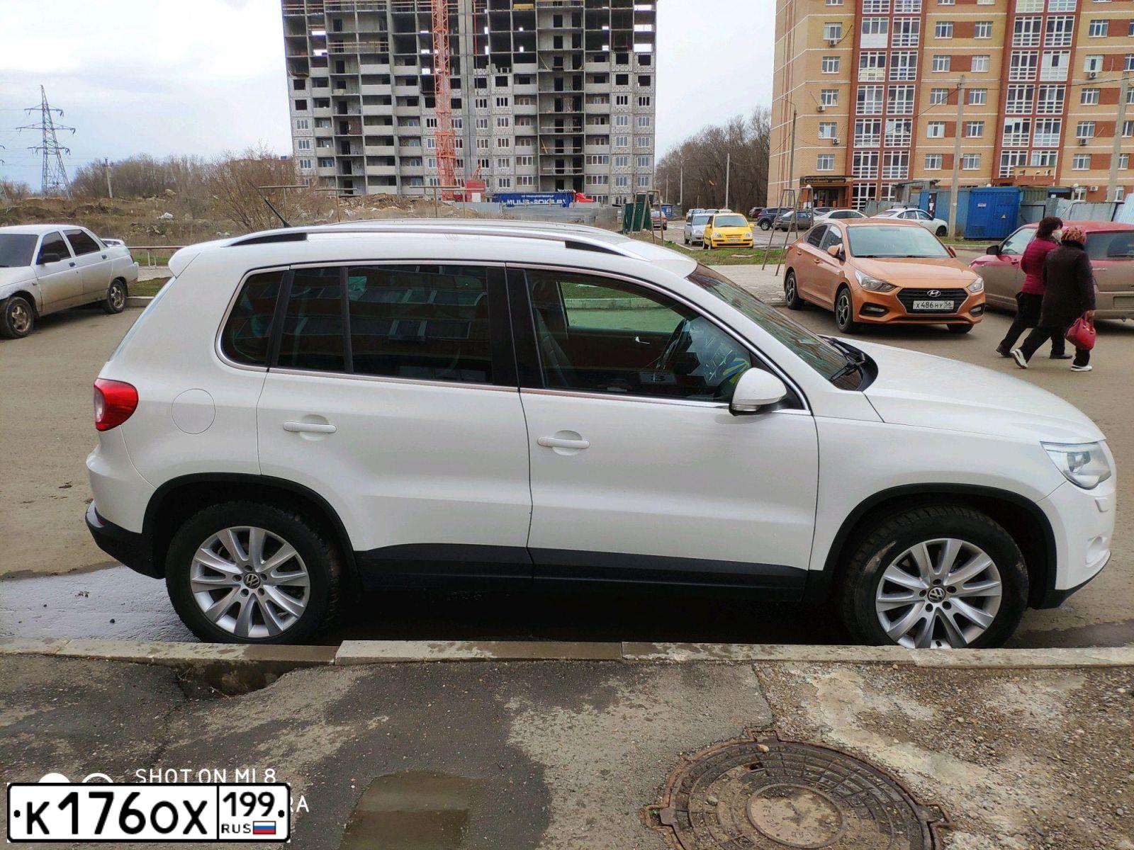Фото автомобиля VOLKSWAGEN TIGUAN, 2009 — госномер А738МУ156. Цвет: Белый