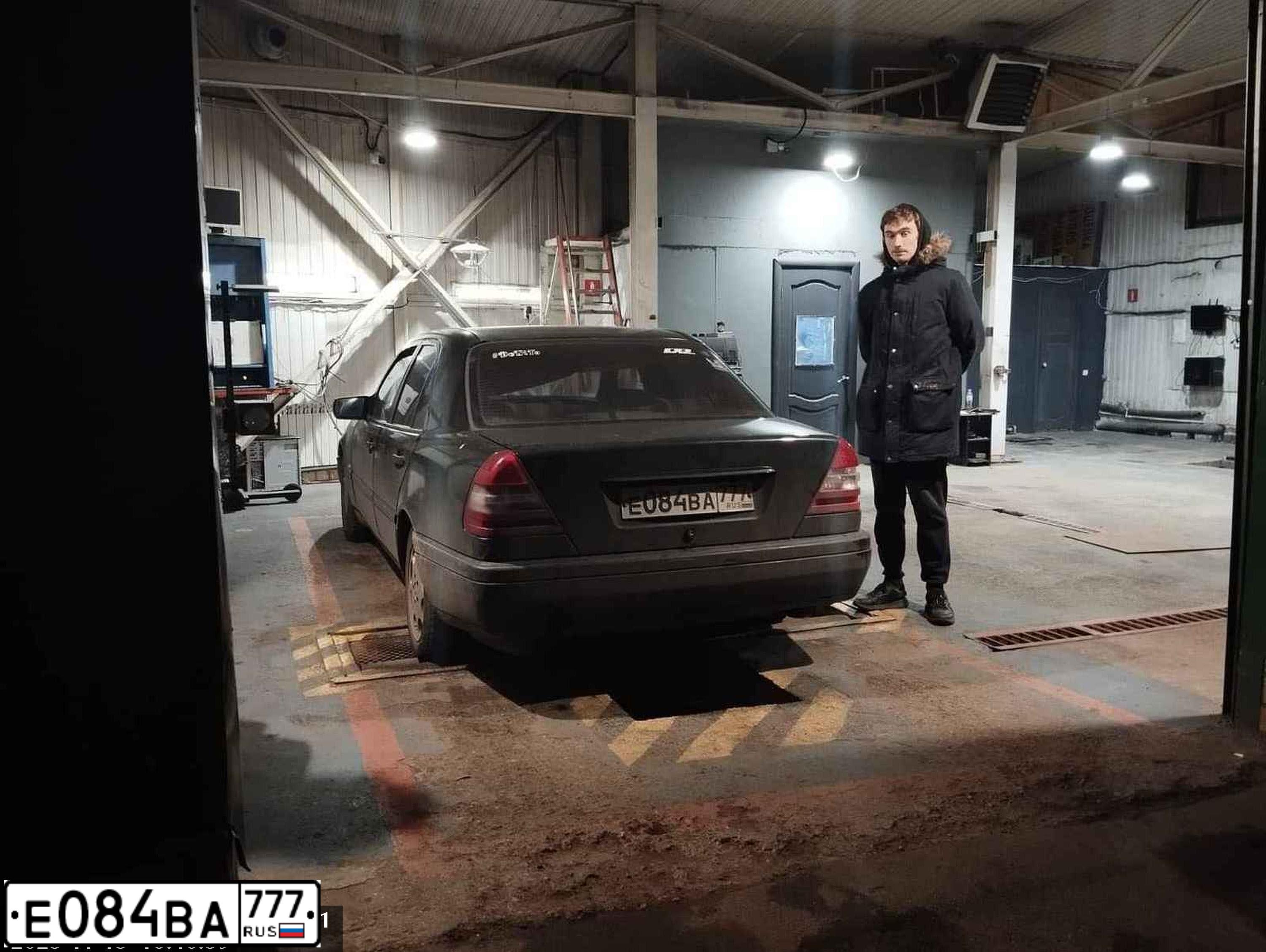 Фото автомобиля MERCEDES C-KLASSE, 1995 — госномер С530ОО797. Цвет: ЧЕРНЫЙ