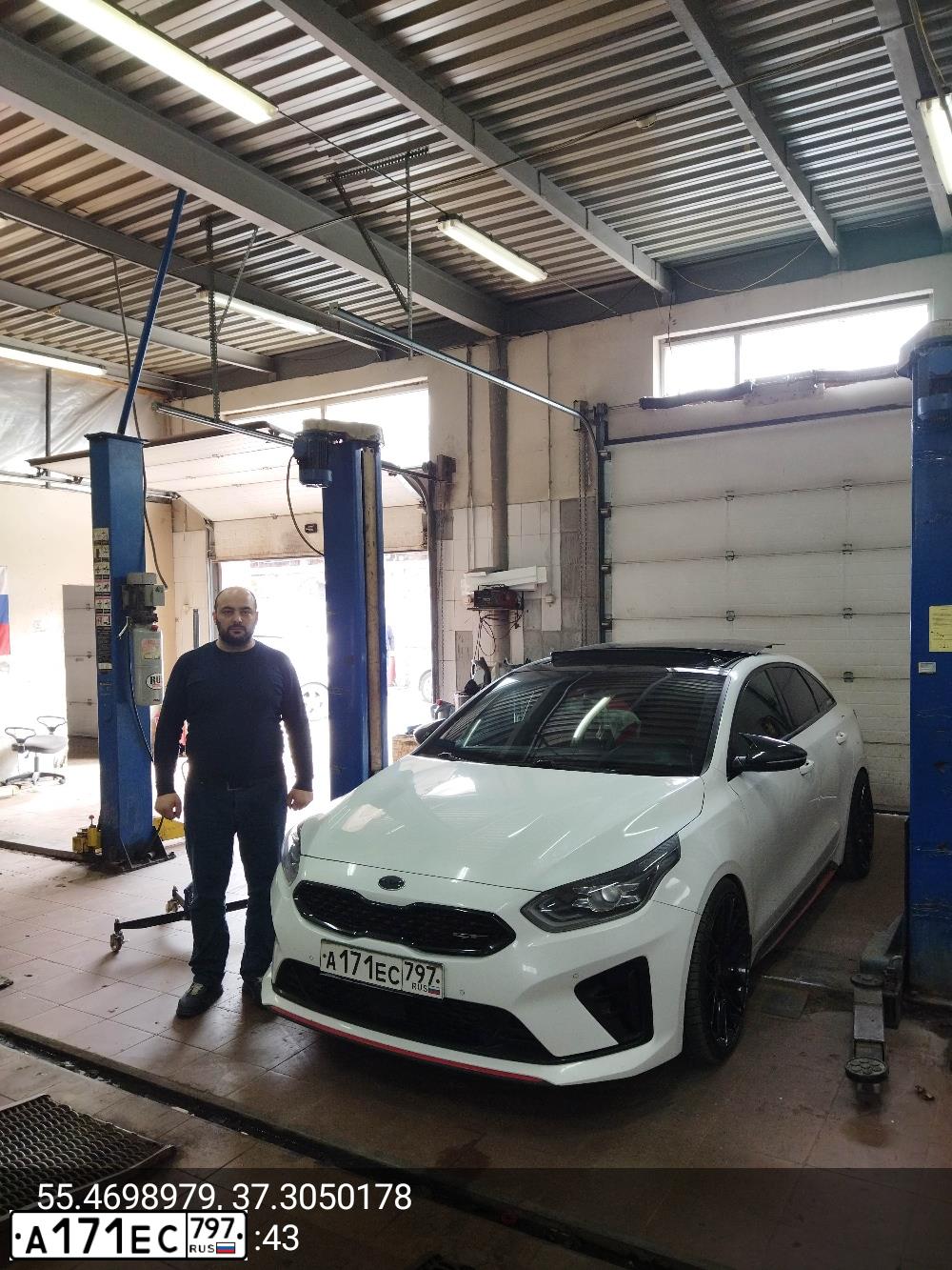 Фото автомобиля KIA CEE'D, 2019 — госномер Н192ОТ799. Цвет: Белый