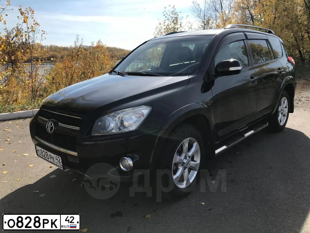 Фото автомобиля TOYOTA LANDCRUISER, 2006 — госномер К820ОВ142. Цвет: Серебристый