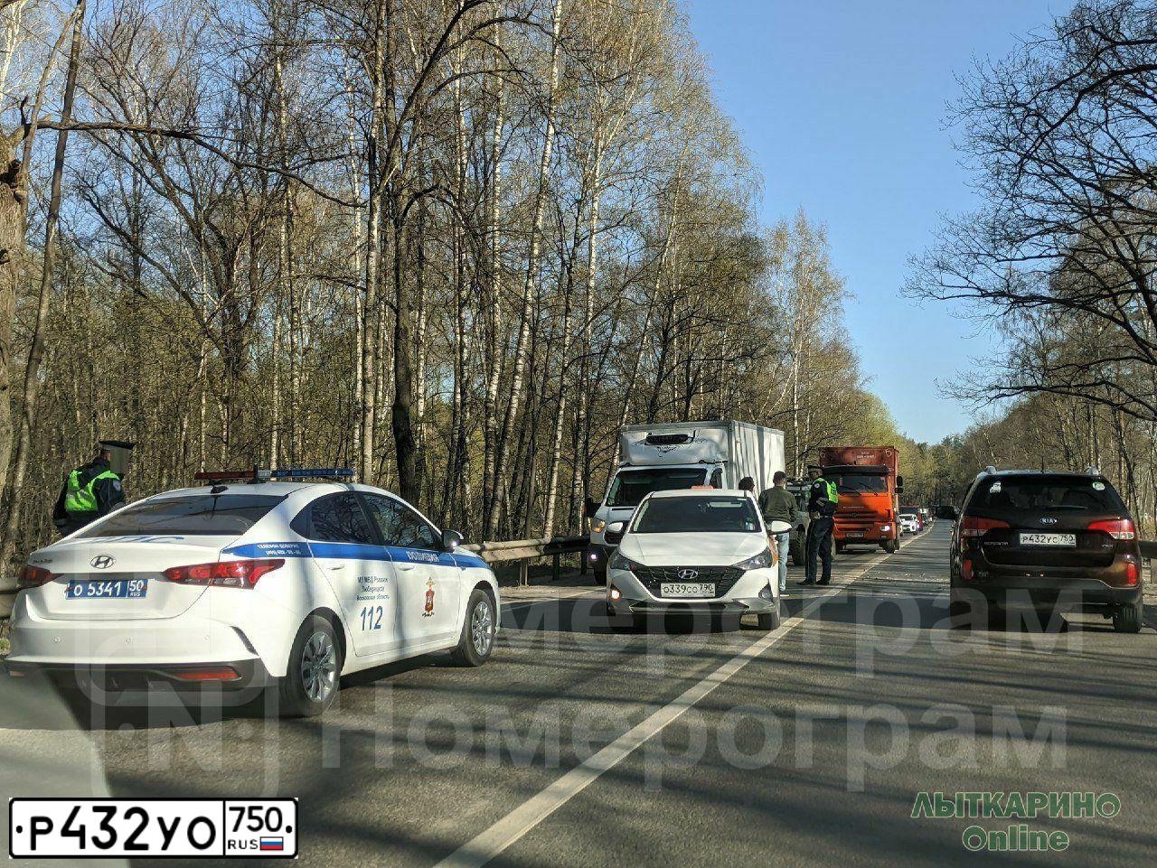 Фото автомобиля HYUNDAI SOLARIS, 2017 — госномер А531НЕ30. Цвет: БЕЛЫЙ-ЖЕЛТЫЙ-СЕРЫЙ