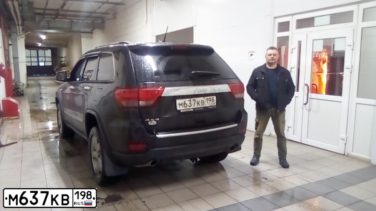 Фото автомобиля JEEP GRAND CHEROKEE, 2011 — госномер Т920ТТ47. Цвет: ЧЕРНЫЙ