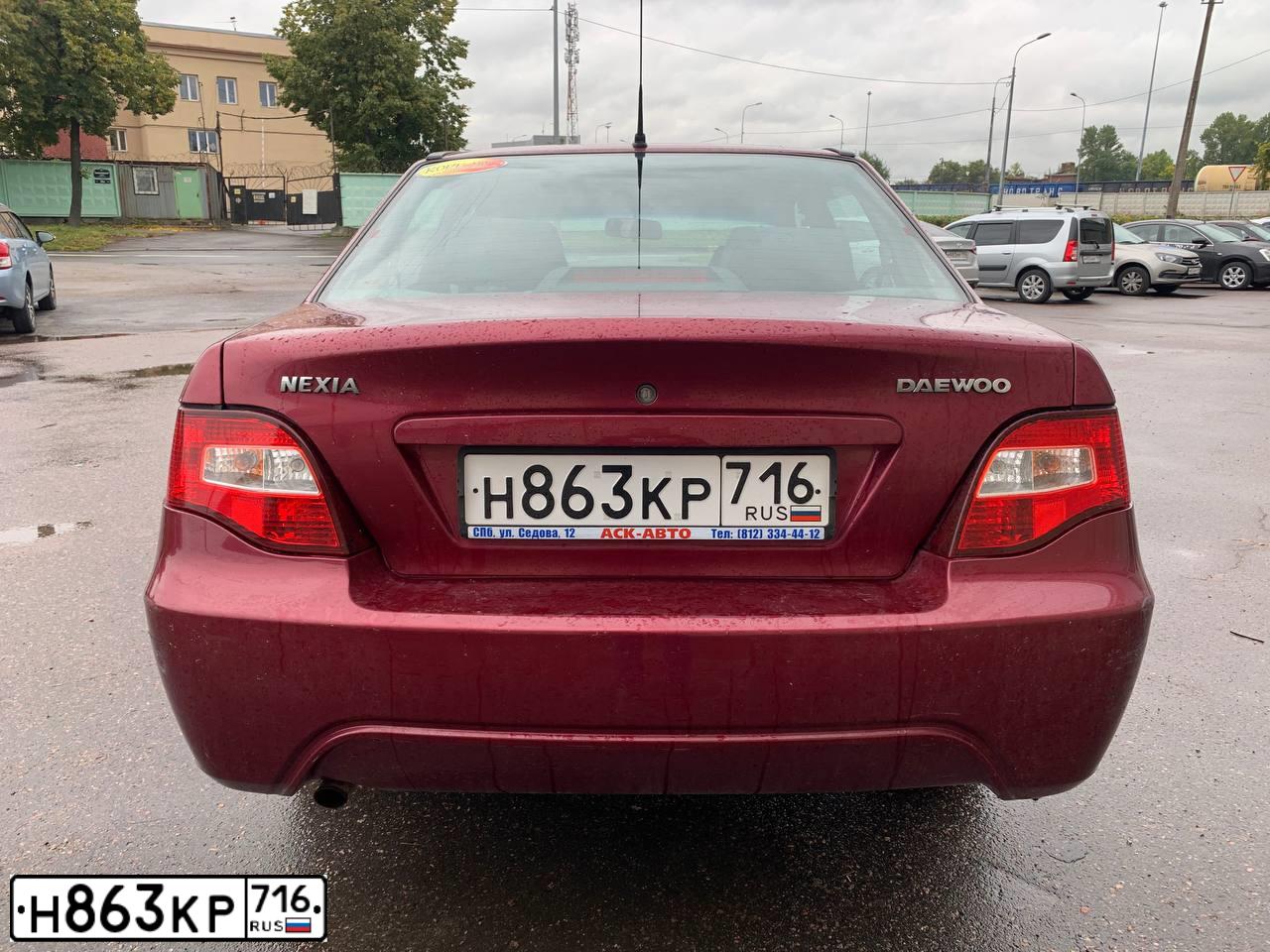 Фото автомобиля DAEWOO NEXIA, 2008 — госномер Н358АА198. Цвет: СПЕЛАЯ ВИШНЯ