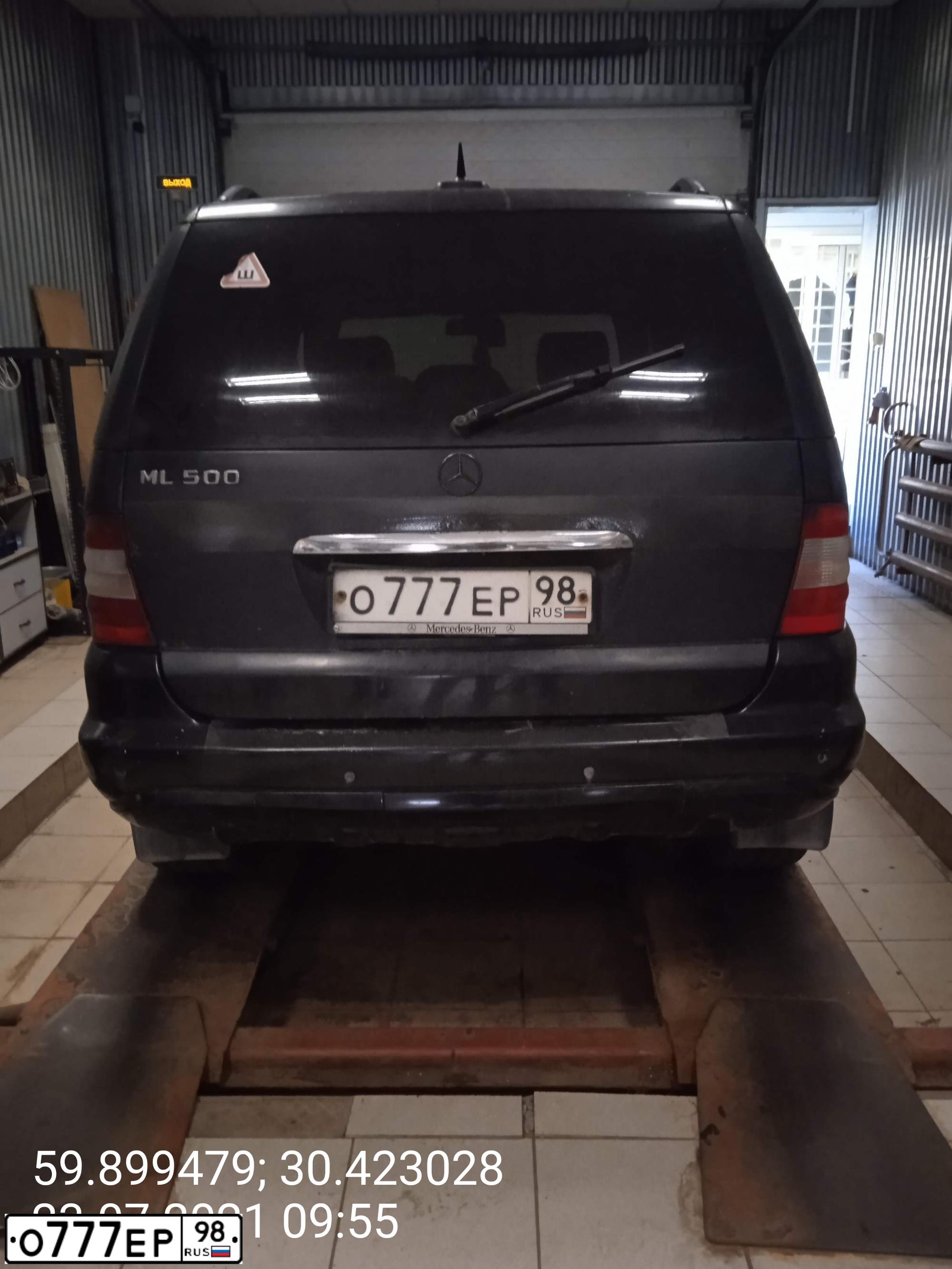 Фото автомобиля MERCEDES M-KLASSE, 2003 — госномер О777ЕР98. Цвет: ЧЕРНЫЙ