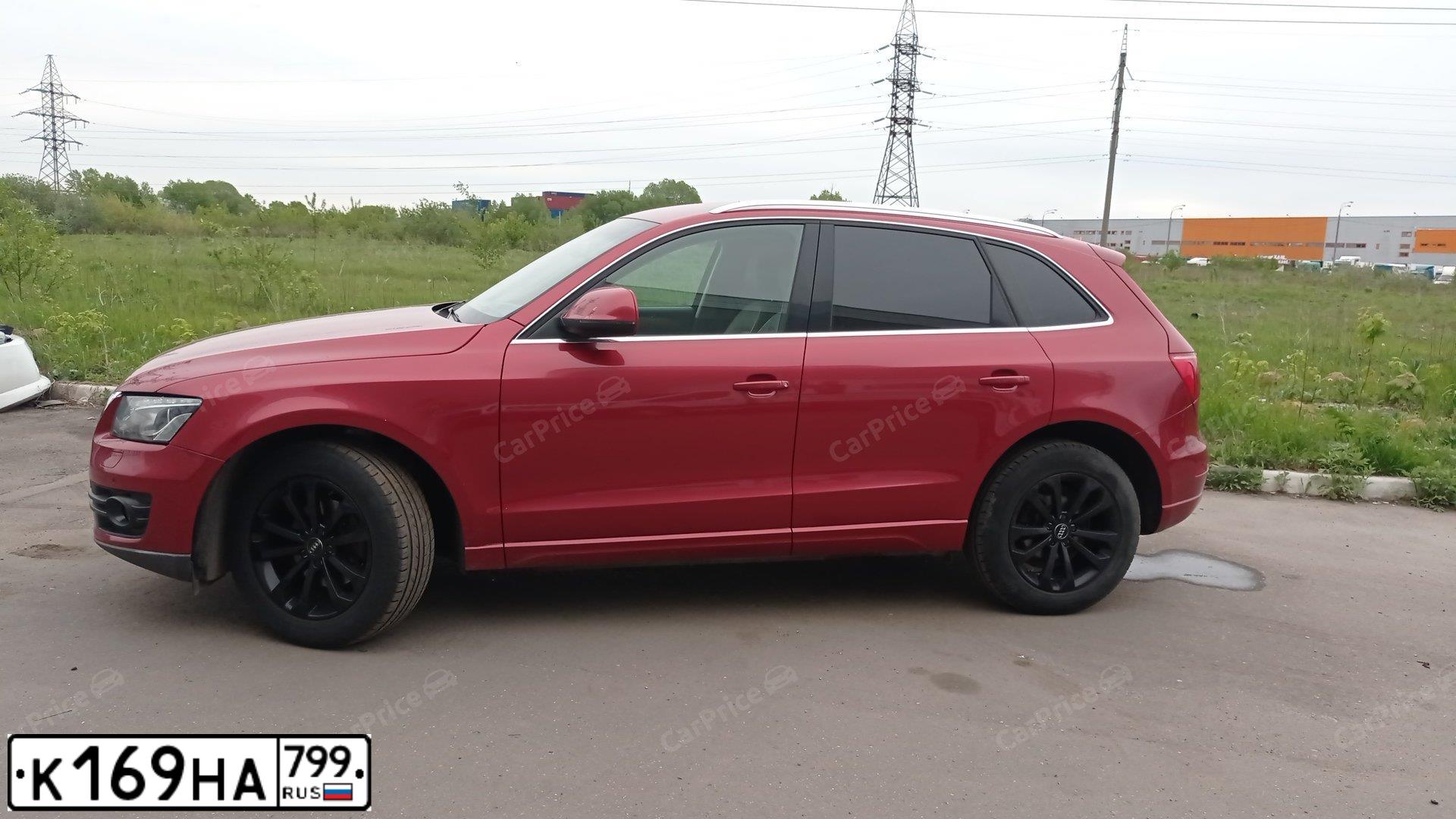 Фото автомобиля АУДИ Q5, 2010 — госномер Х148АК977. Цвет: ВИШНЕВЫЙ