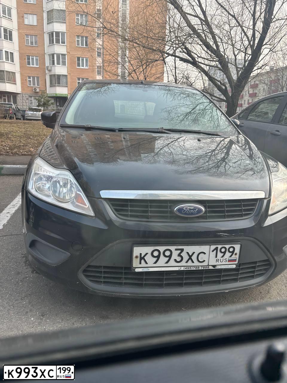Фото автомобиля FORD FOCUS, 2010 — госномер К993ХС199. Цвет: ЧЕРНЫЙ