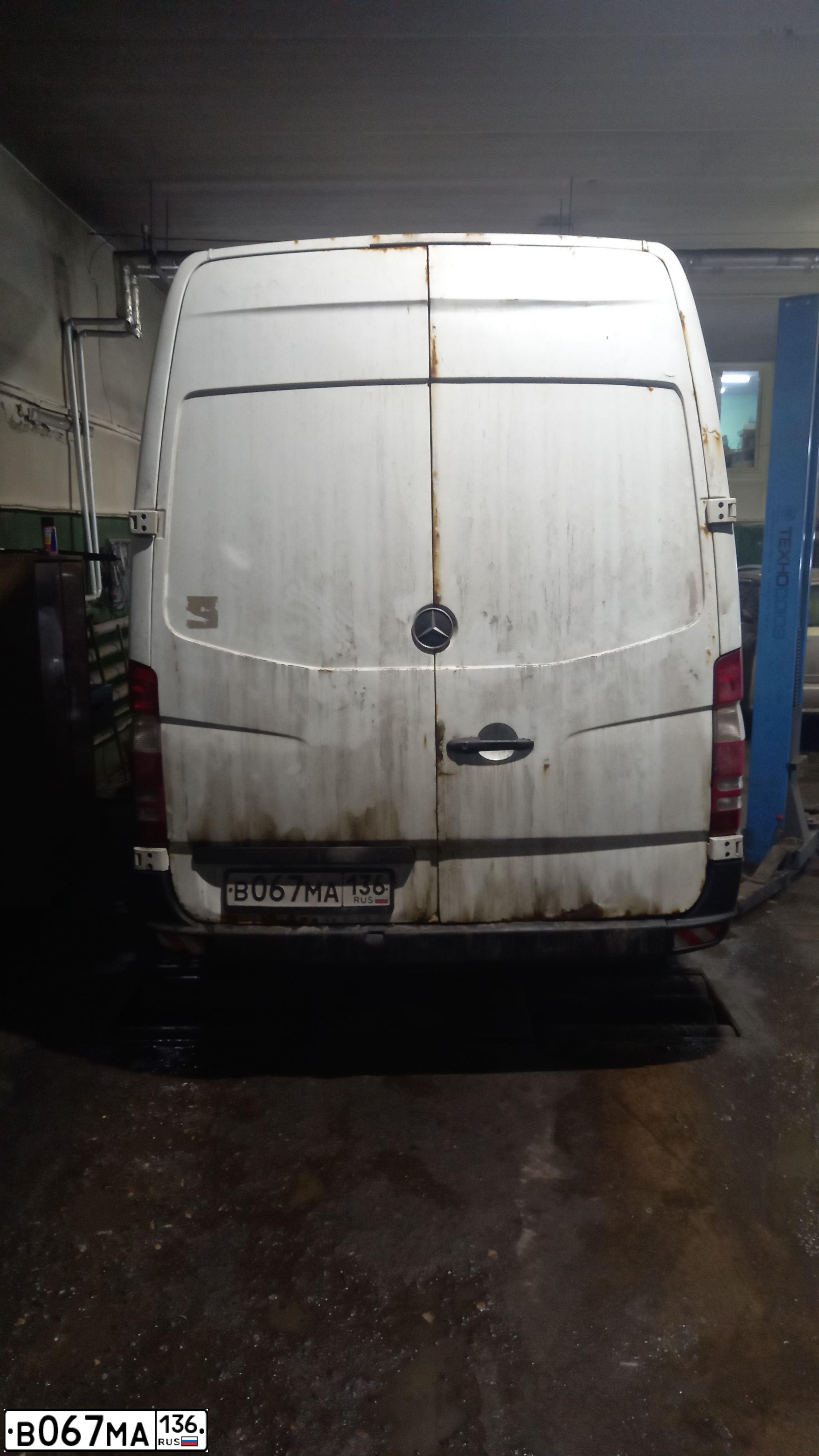 Фото автомобиля MERCEDES SPRINTER, 2008 — госномер Т166КК05. Цвет: Белый
