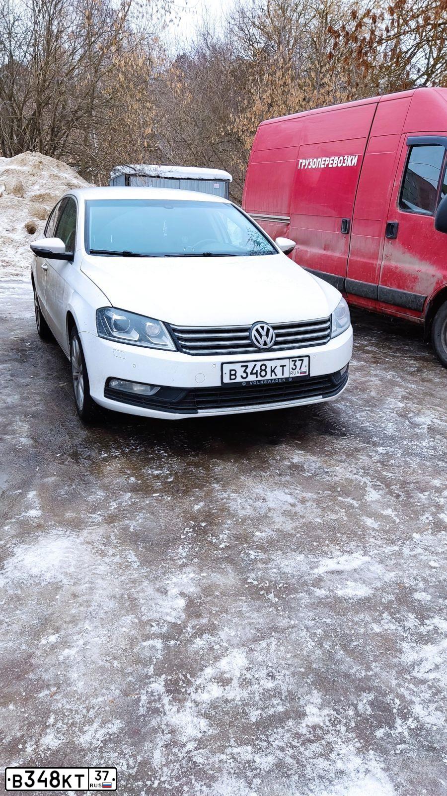 Фото автомобиля VOLKSWAGEN PASSAT, 2011 — госномер М081ММ76. Цвет: Белый