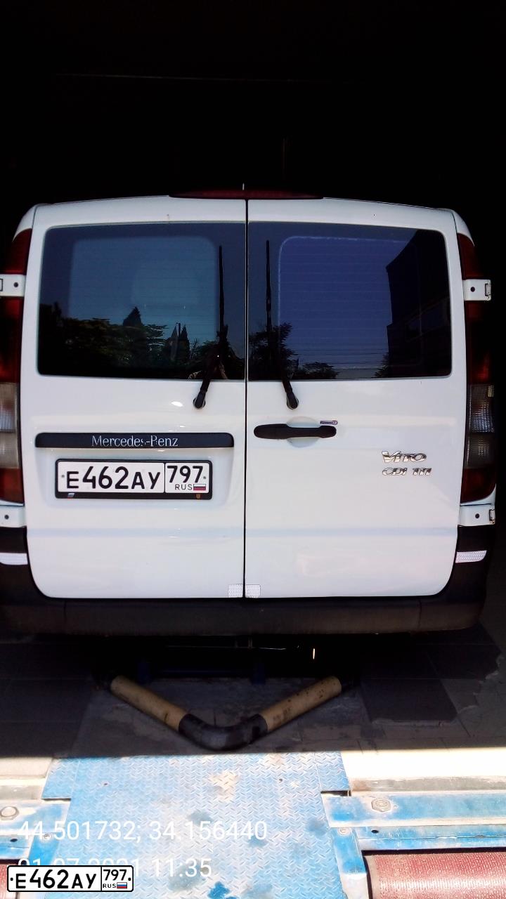 Фото автомобиля MERCEDES VITO, 2004 — госномер Е462АУ797. Цвет: Белый