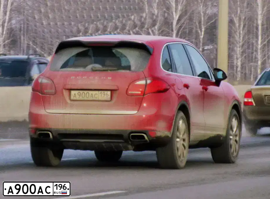 Фото автомобиля MERCEDES GLE-KLASSE, 2018 — госномер Р001ОО196. Цвет: КРАСНЫЙ