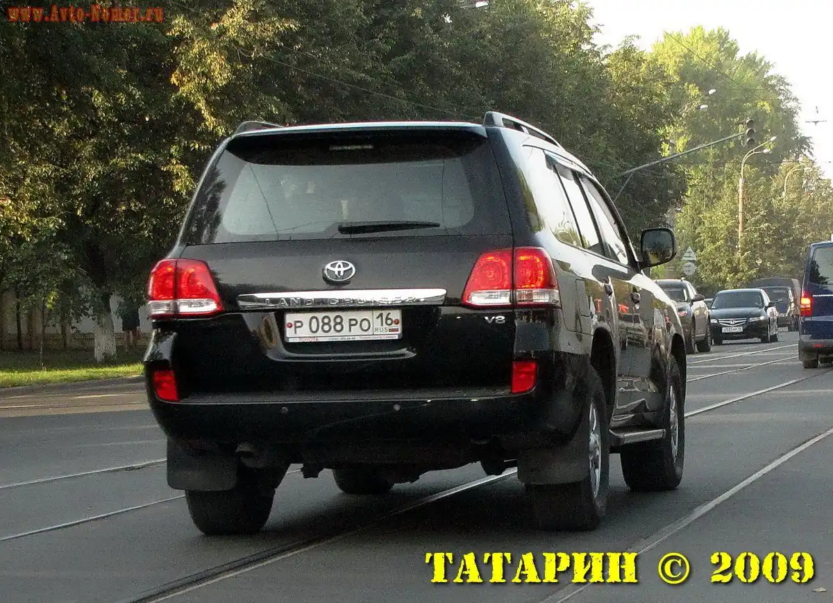 Фото автомобиля TOYOTA LANDCRUISER 200, 2008 — госномер В025ТМ16. Цвет: ЧЕРНЫЙ