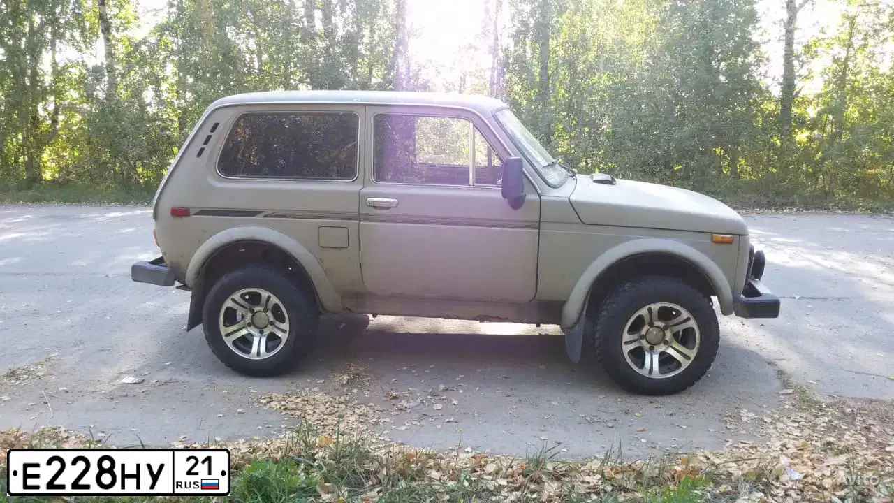Фото автомобиля LADA 2113 SAMARA, 2012 — госномер В142СТ21. Цвет: ТЕМНО-ВИШНЕВЫЙ
