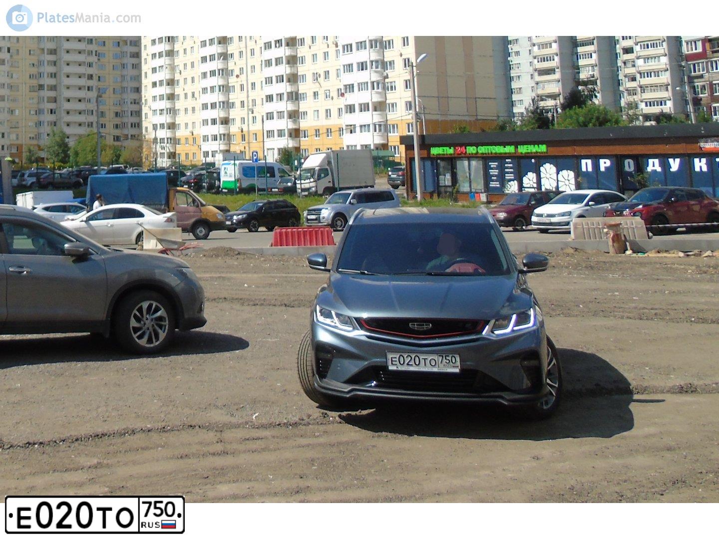 Фото автомобиля GEELY COOLRAY, 2021 — госномер А661ХВ77. Цвет: СЕРЫЙ