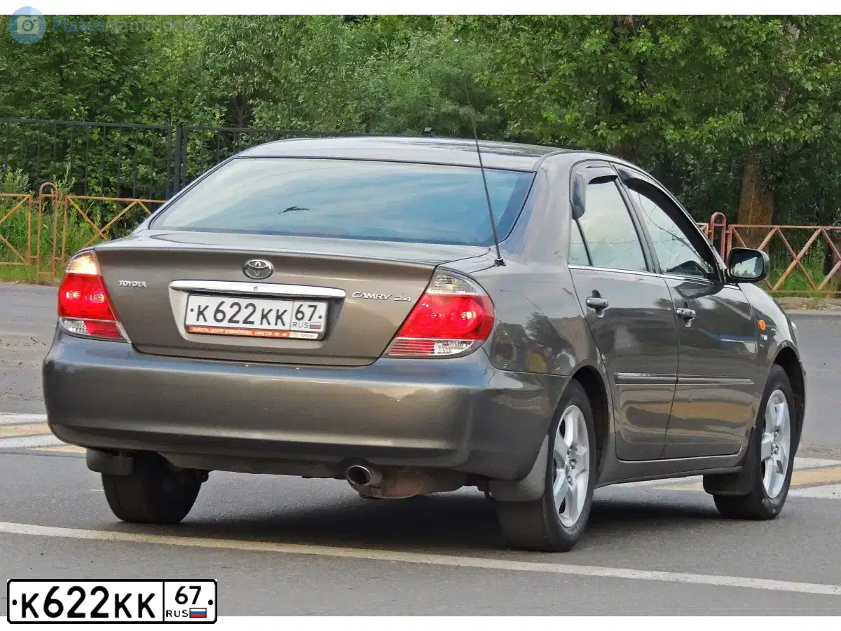 Фото автомобиля TOYOTA CAMRY, 2004 — госномер К622КК67. Цвет: СЕРЫЙ