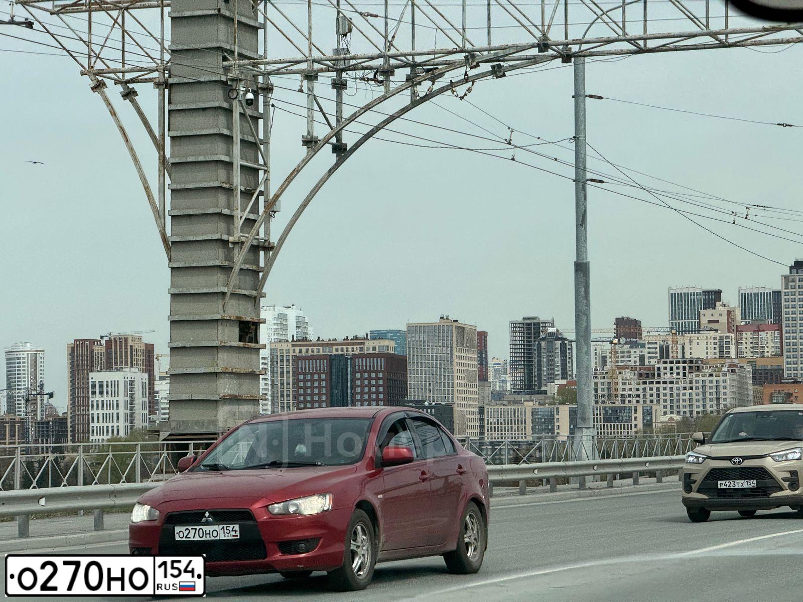 Фото автомобиля MITSUBISHI LANCER, 2008 — госномер О270НО154. Цвет: Красный