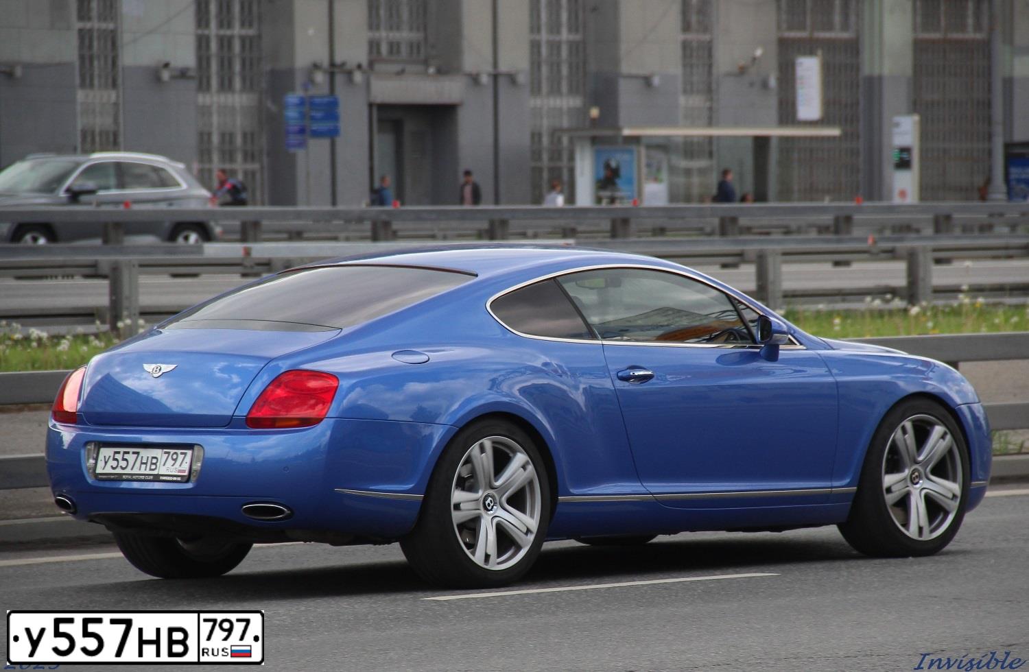 Фото автомобиля BENTLEY CONTINENTAL, 2004 — госномер У557НВ797. Цвет: голубой
