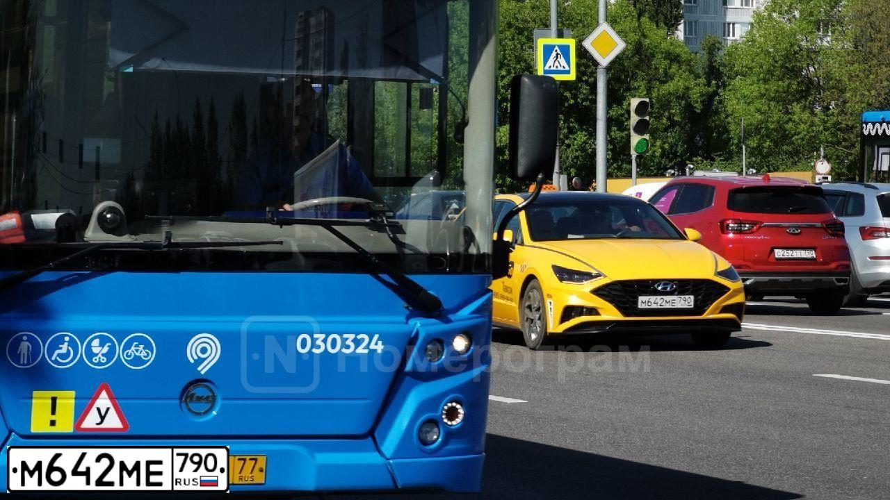 Фото автомобиля HYUNDAI SONATA, 2020 — госномер М763АТ53. Цвет: ЖЕЛТЫЙ