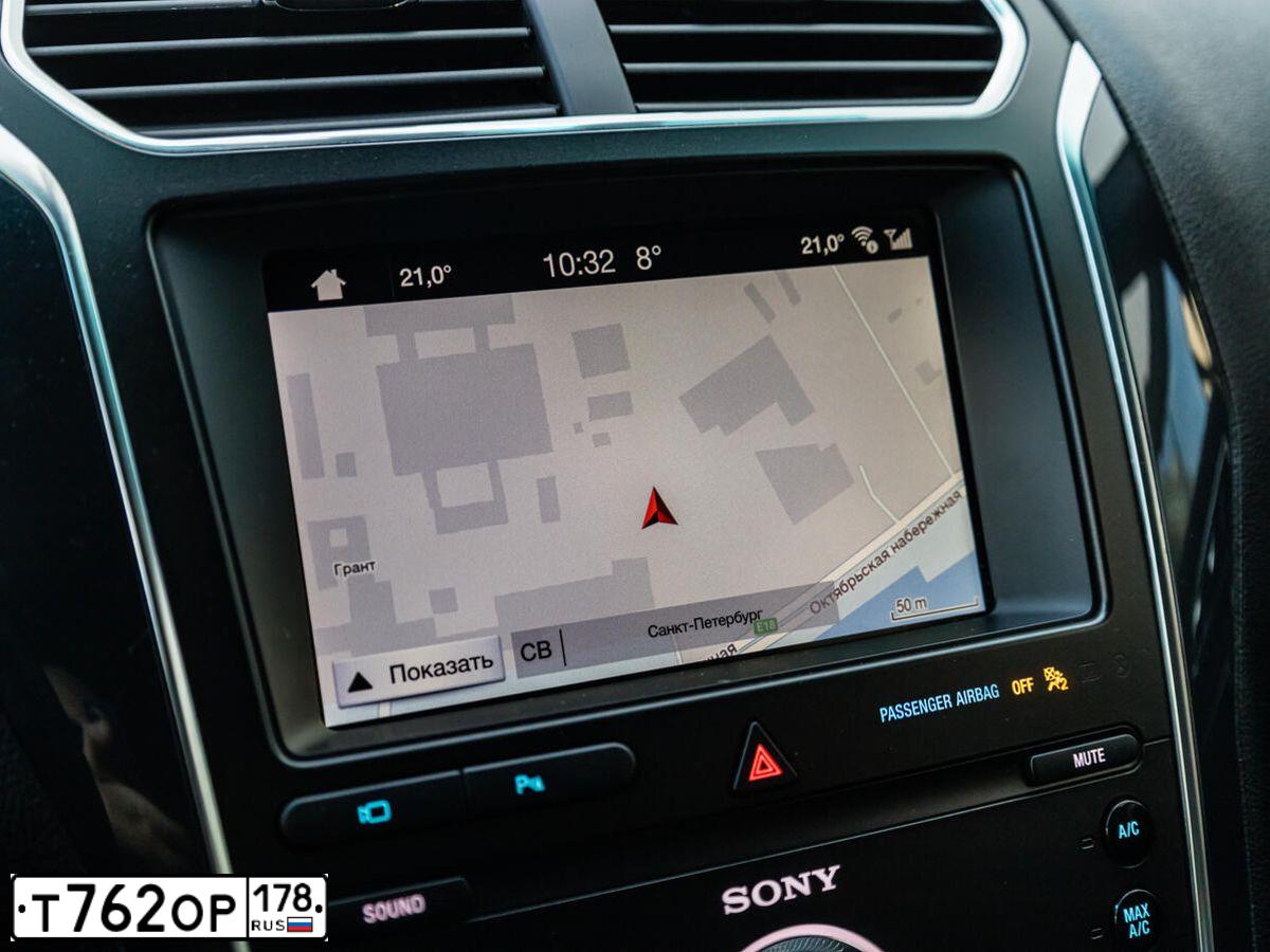 Фото автомобиля FORD EXPLORER, 2015 — госномер Е580ВЕ198. Цвет: БЕЛЫЙ