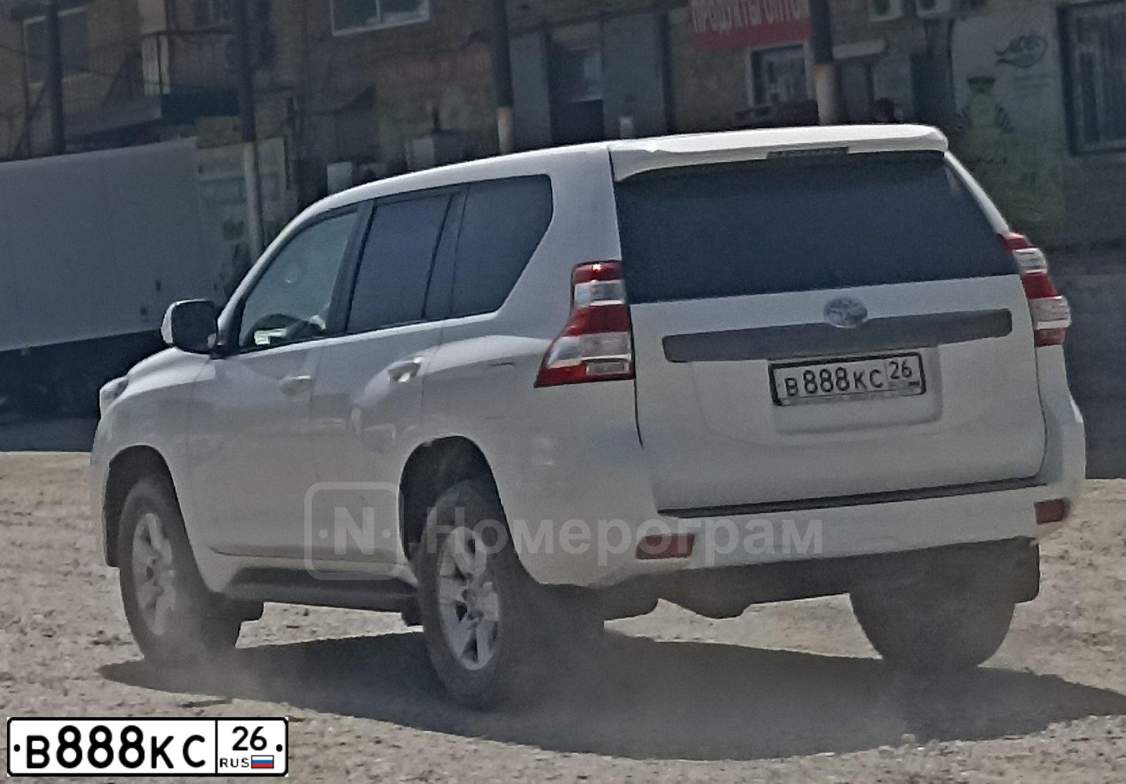 Фото автомобиля TOYOTA LANDCRUISER, 2014 — госномер В888КС26. Цвет: БЕЛЫЙ