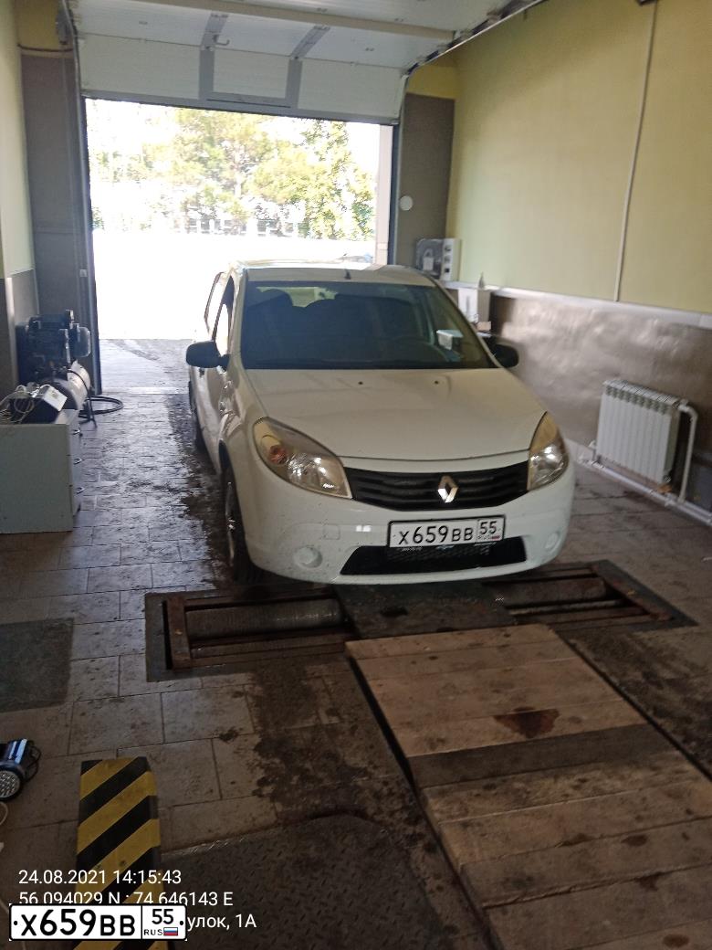 Фото автомобиля RENAULT SANDERO, 2012 — госномер Х659ВВ55. Цвет: Белый