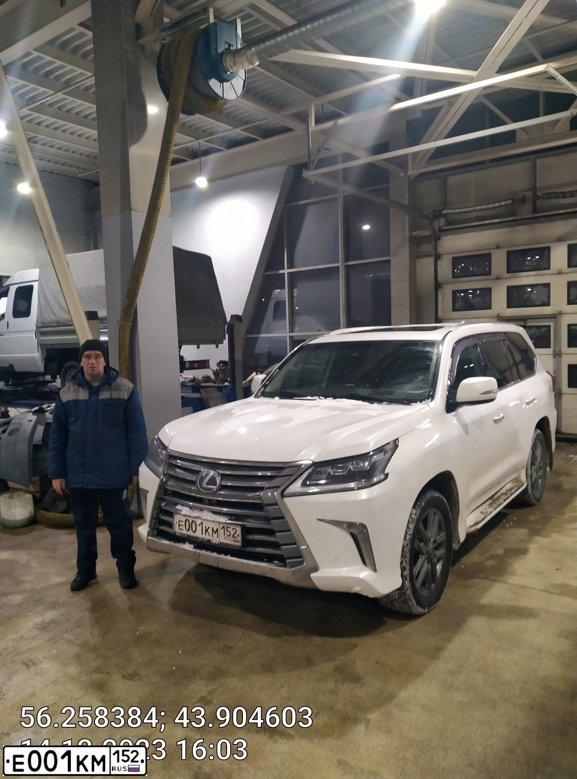 Фото автомобиля LEXUS LX, 2016 — госномер О111МХ152. Цвет: БЕЛЫЙ