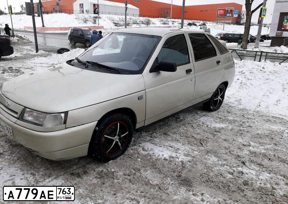 Фото автомобиля LADA 2112, 1992 — госномер А596АЕ163. Цвет: СЕРЕБРИСТО-БЕЖЕВЫЙ