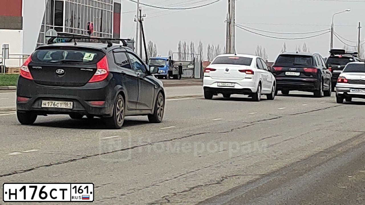 Фото автомобиля HYUNDAI SOLARIS, 2013 — госномер Н176СТ161. Цвет: ЧЕРНЫЙ