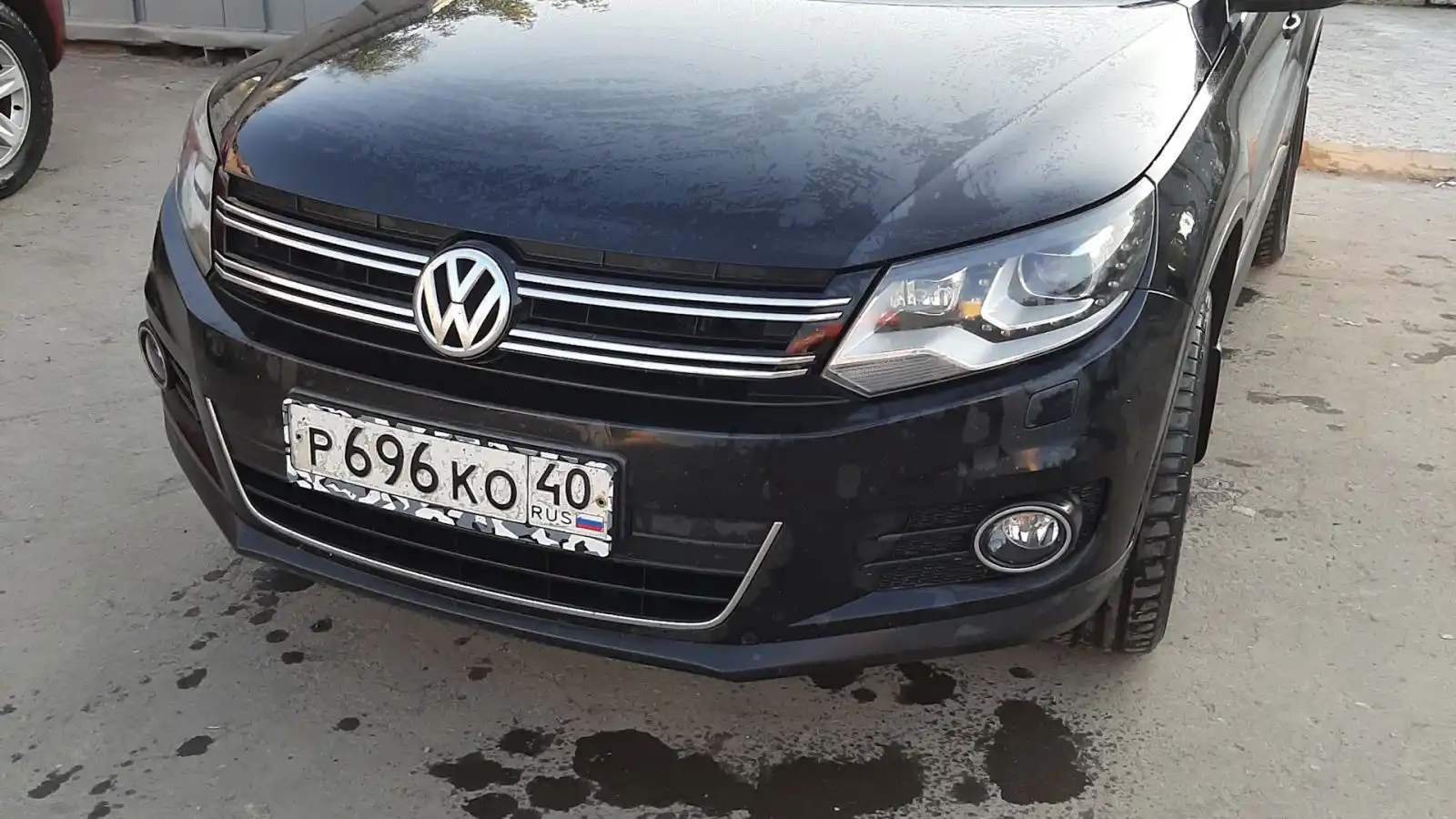 Фото автомобиля VOLKSWAGEN TIGUAN, 2012 — госномер С688МО40. Цвет: ЧЕРНЫЙ
