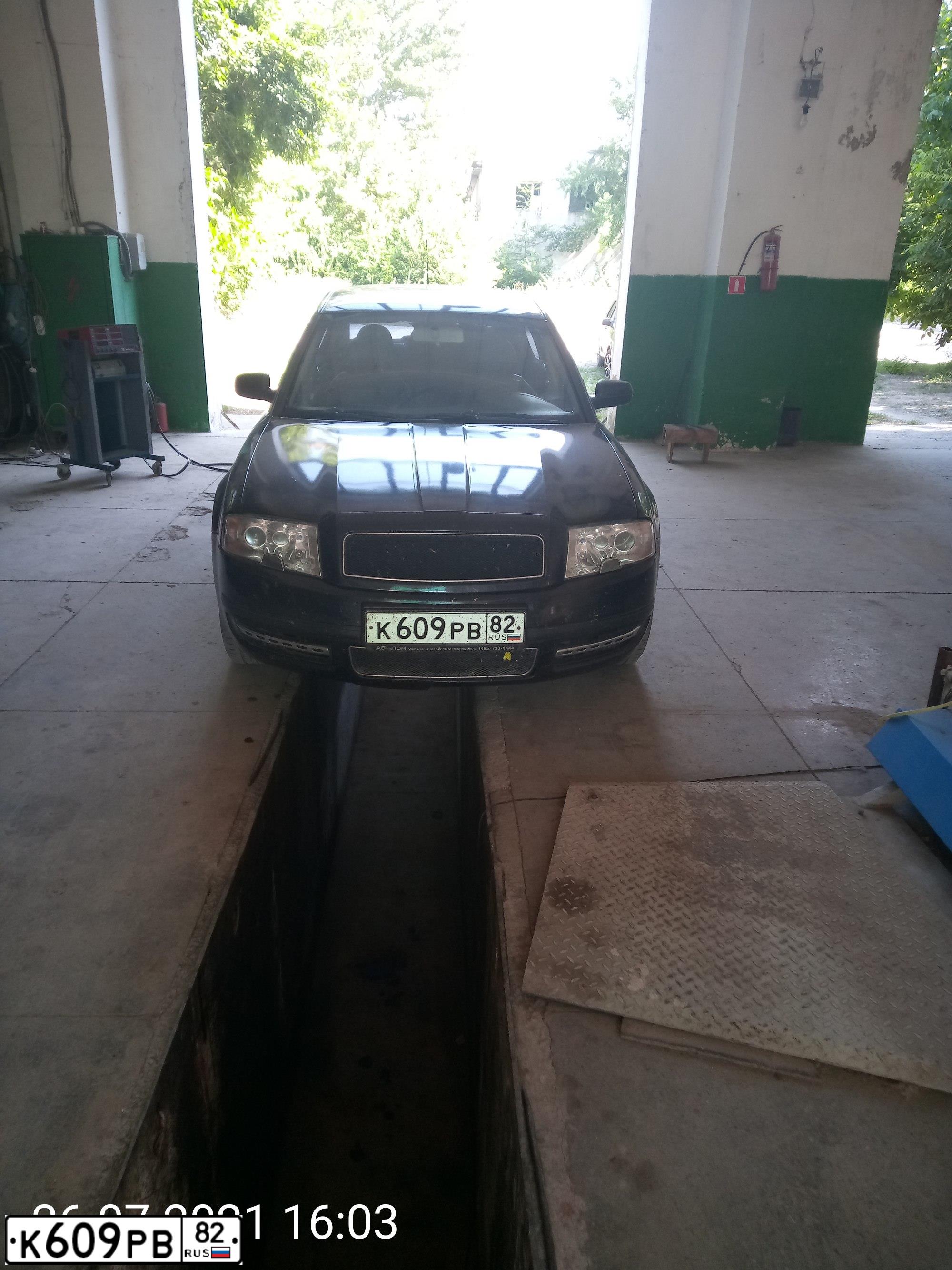 Фото автомобиля SKODA SUPERB, 2004 — госномер У040МО90. Цвет: ЧЕРНЫЙ
