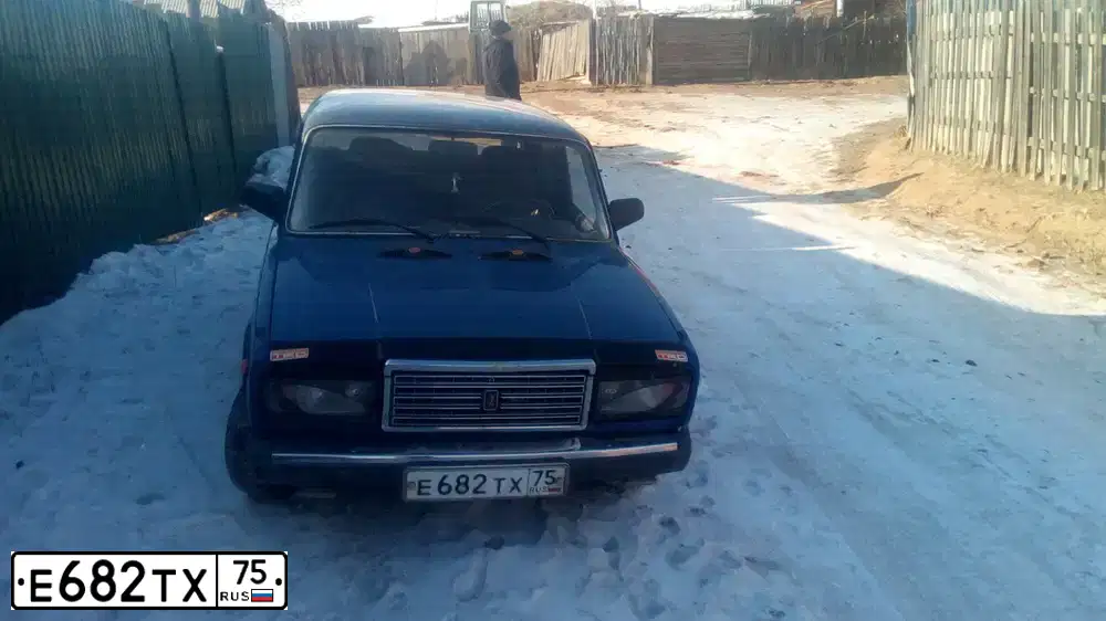 Фото автомобиля LADA 2107, 2007 — госномер Е682ТХ75. Цвет: СИНИЙ