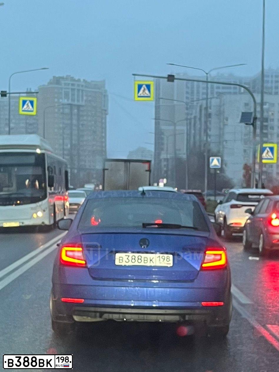 Фото автомобиля VAZ 2107 LADA, 2002 — госномер В388ВК198. Цвет: ЯРКО-БЕЛЫЙ