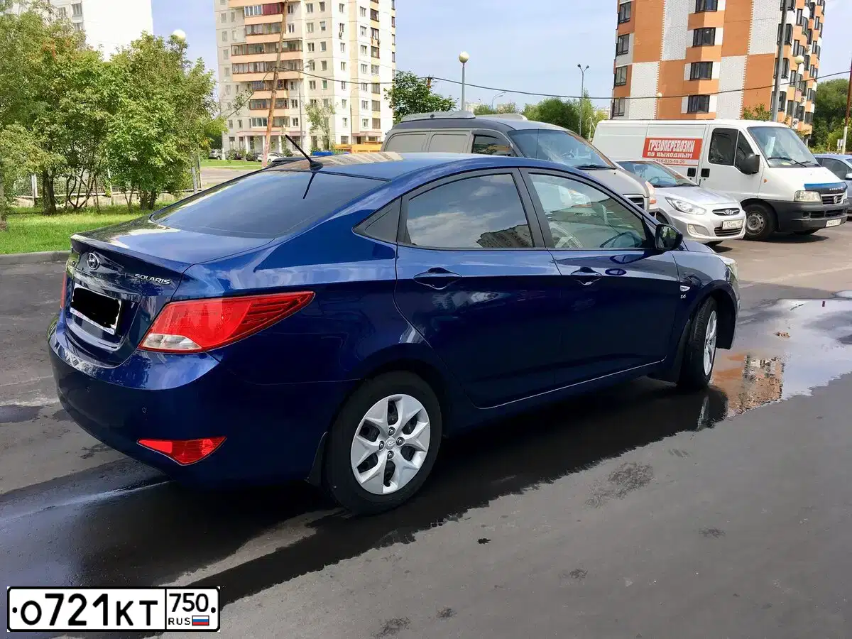 Фото автомобиля HYUNDAI SOLARIS, 2015 — госномер О721КТ750. Цвет: СИНИЙ