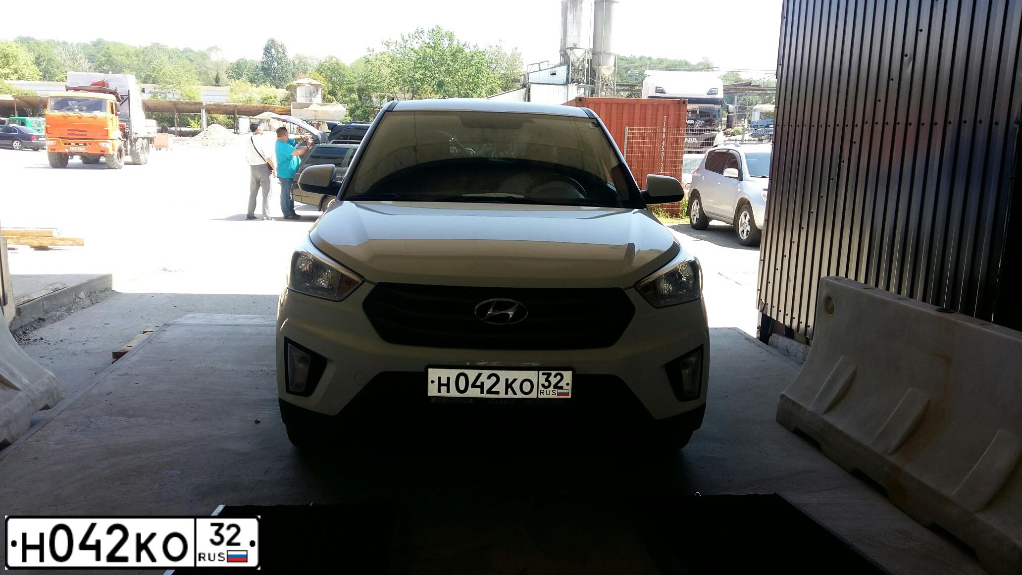Фото автомобиля HYUNDAI CRETA, 2017 — госномер Н042КО32. Цвет: БЕЛЫЙ