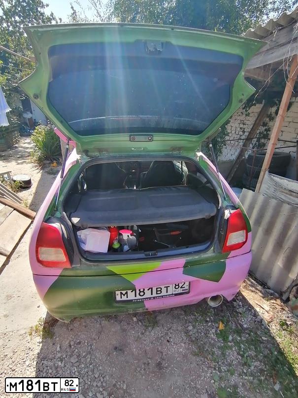 Фото автомобиля MITSUBISHI COLT, 1996 — госномер М181ВТ82. Цвет: комбинир