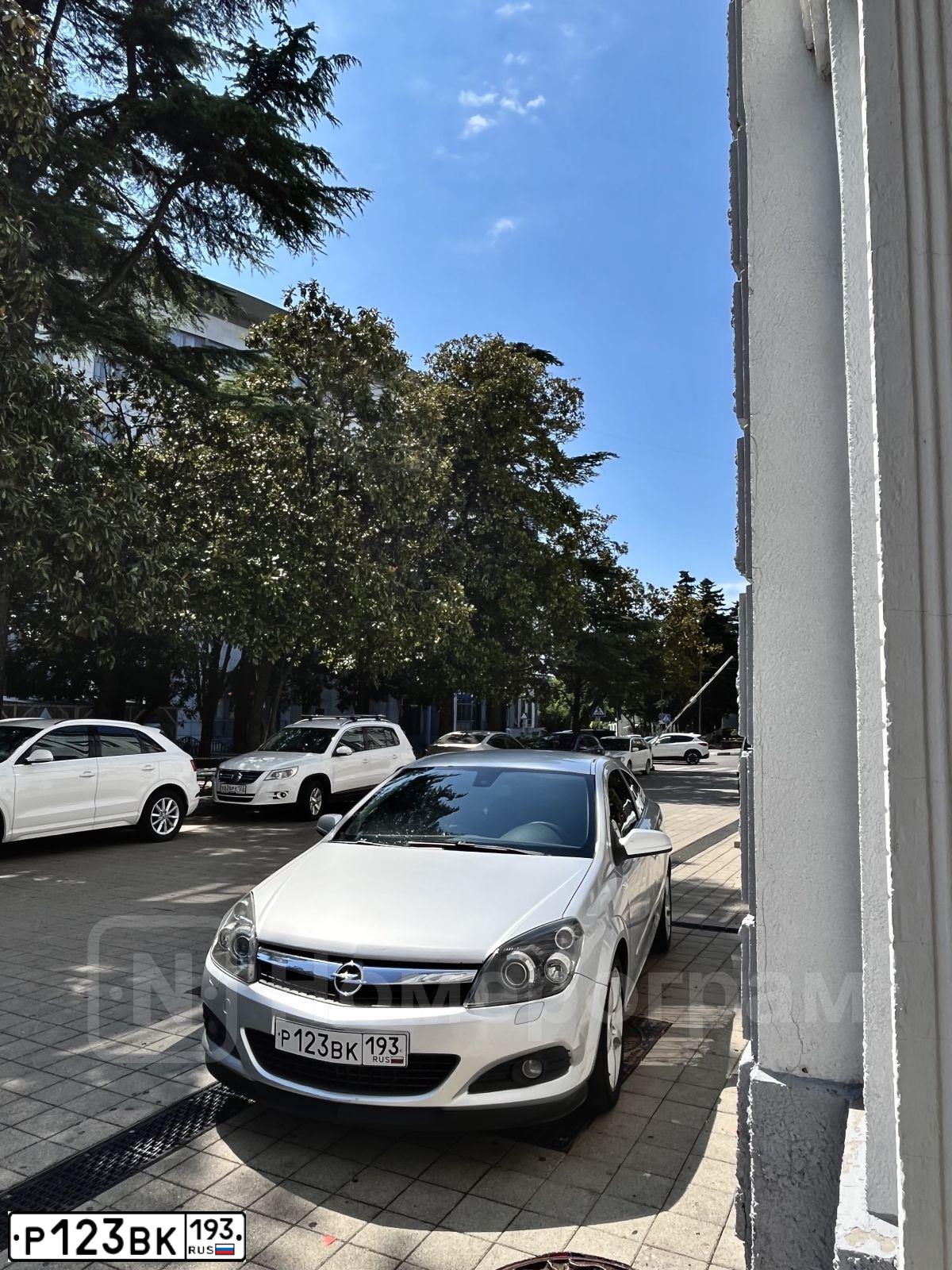 Фото автомобиля OPEL ASTRA, 2008 — госномер О914ОС180. Цвет: Серебристый